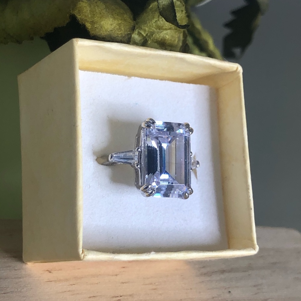 6ct Emerald cut AAA CZ 925 engagement ring - Picture 3 of 11